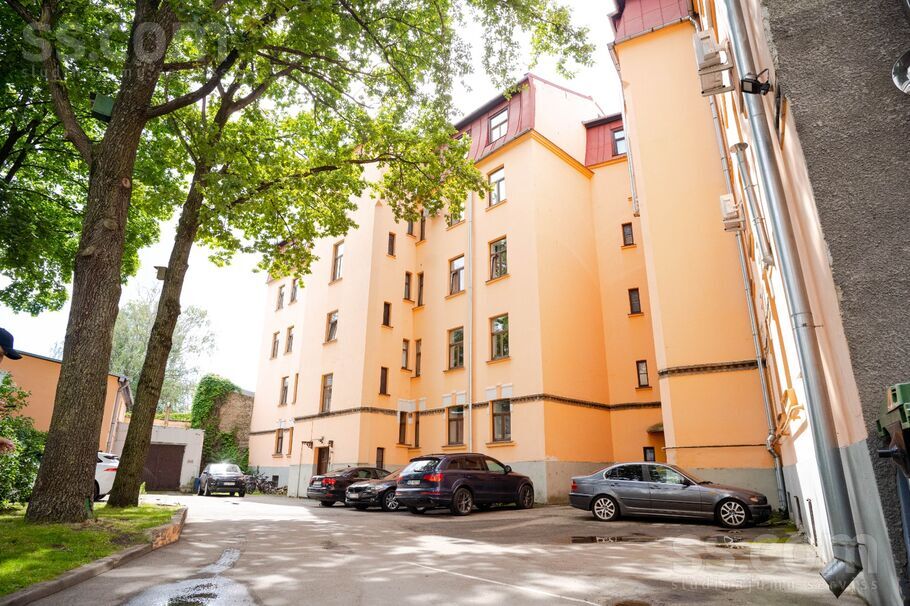 Centrs, Ādmiņu 8