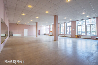 Centrs, Lāčplēša iela 125